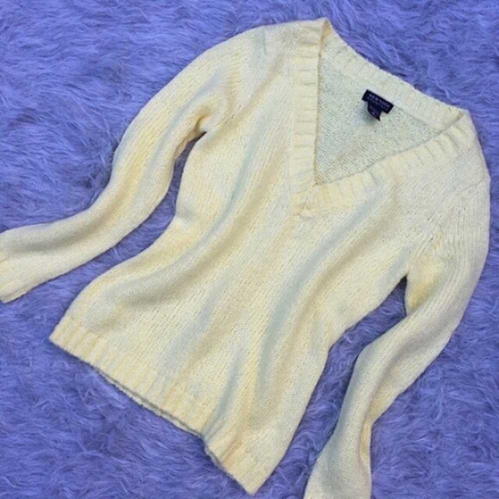 Awesome light yellow v-neck sweater
